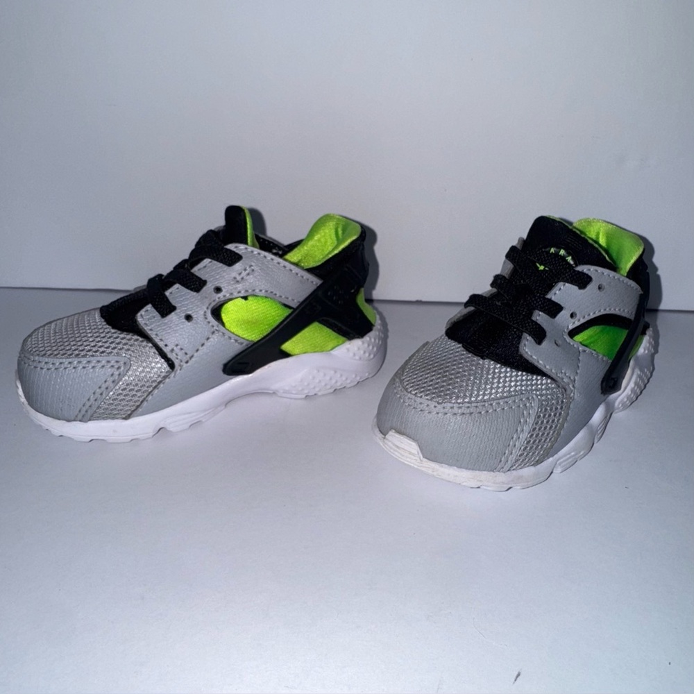 Nike Kids Sneakers – Gray & Neon Green – Size 6C (Active Play Shoes)